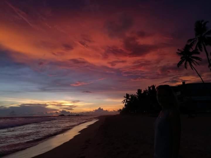 City Sunrise Хиккадува Экстерьер фото
